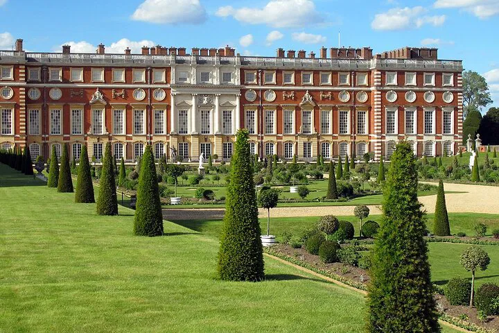 Royal Hampton Court: A Luxurious Chauffeur-Driven Historical Adventure