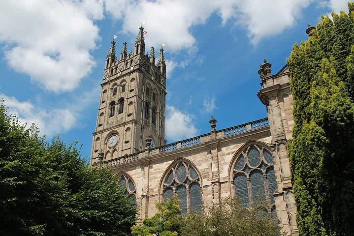 Uncover Warwick's Secrets: A Personalized Historical Walking Adventure