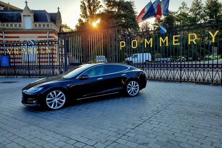 Eco-Friendly Airport Transfer: Reims/Epernay to Paris in Electric Comfort