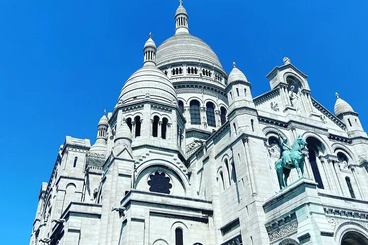 Unforgettable Paris: Private Montmartre Tour & Seine Lunch Cruise