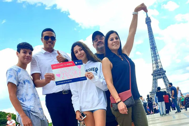 Parisian Highlights: Private Half-Day Car Tour of Iconic Landmarks