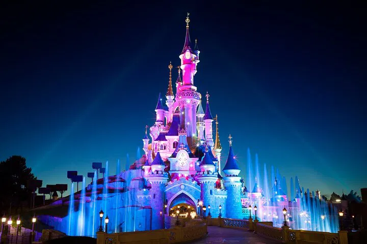 Seamless Disneyland Paris Transfer: Private Airport Escort