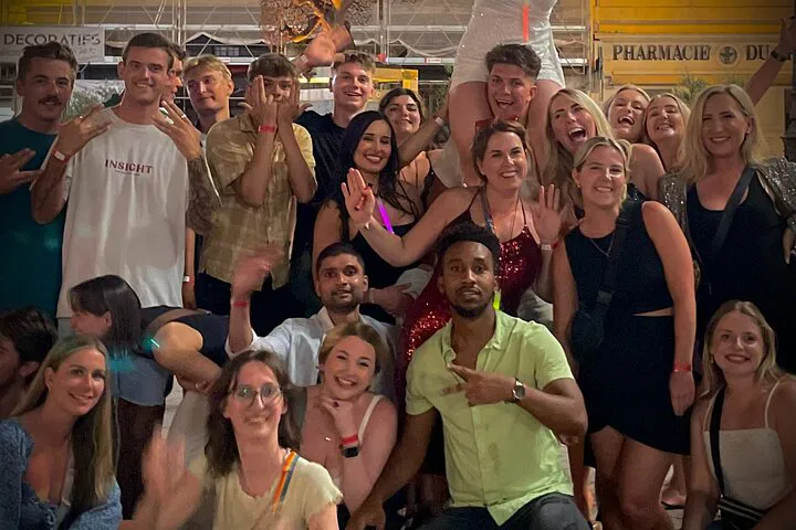 Paris Pub Crawl: Drink, Laugh, and Explore the Night!
