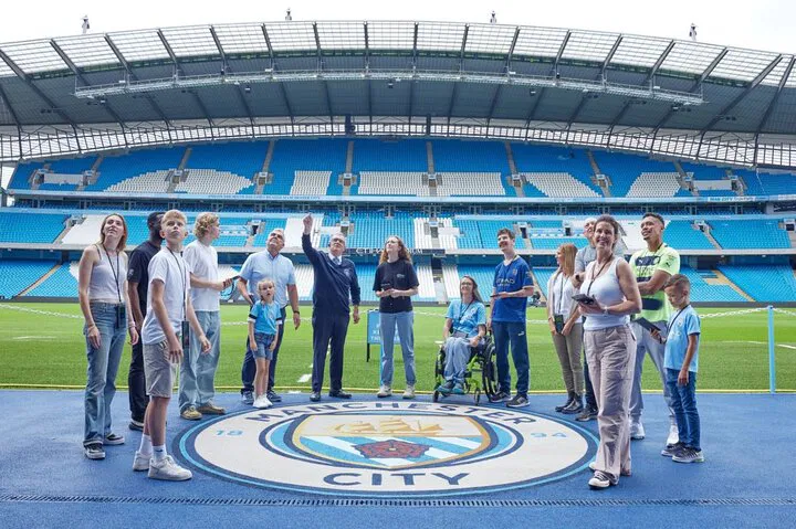 Man City Tour by Rail: London Roundtrip & Stadium Access