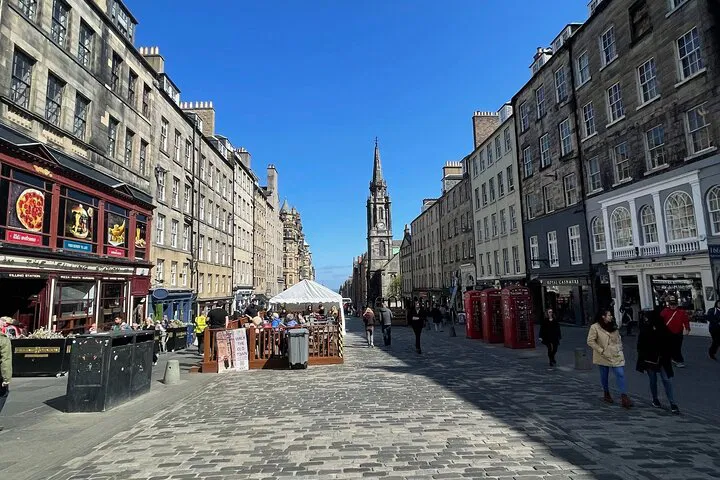 Uncover Edinburgh's Charm: A Personalized Day Trip Adventure!
