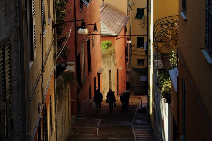 Genoa's 'Creuze' Unveiled: A Melodic Journey Through History & Panoramic Views