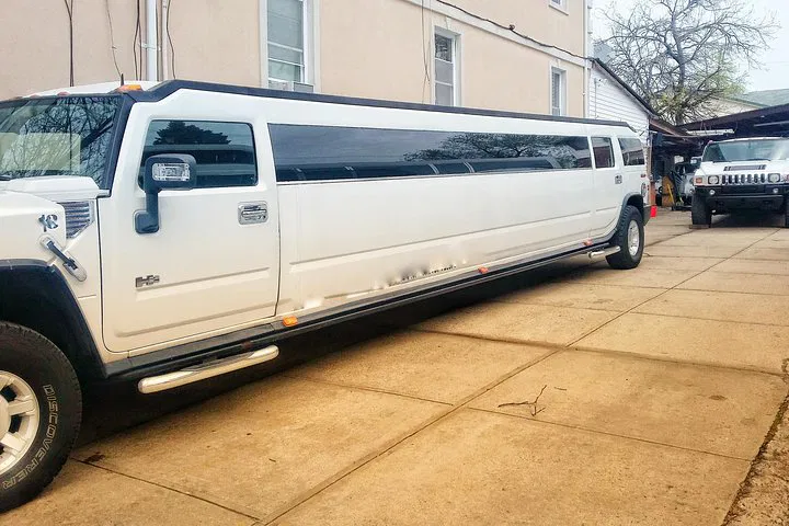 Manhattan Limo Tour: See NYC in Style!