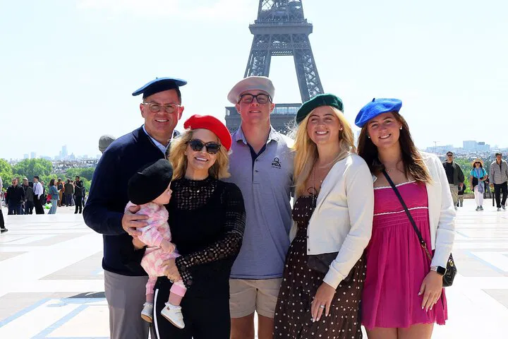 Paris Walking Tour & Photoshoot: See Iconic Sites