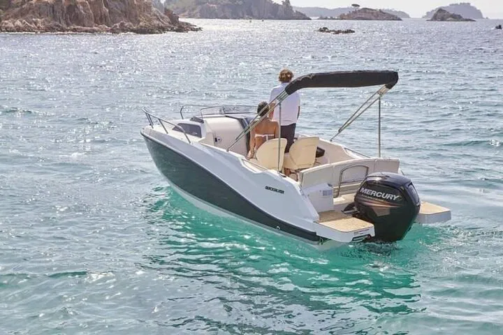 Luxury Coastal Cruise: Nice to Monaco Private Boat Tour