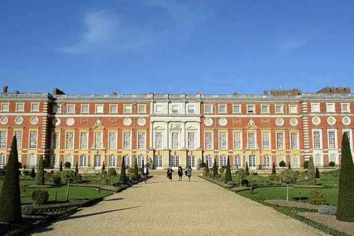 Hampton Court Palace: Skip-the-Line Entry Ticket