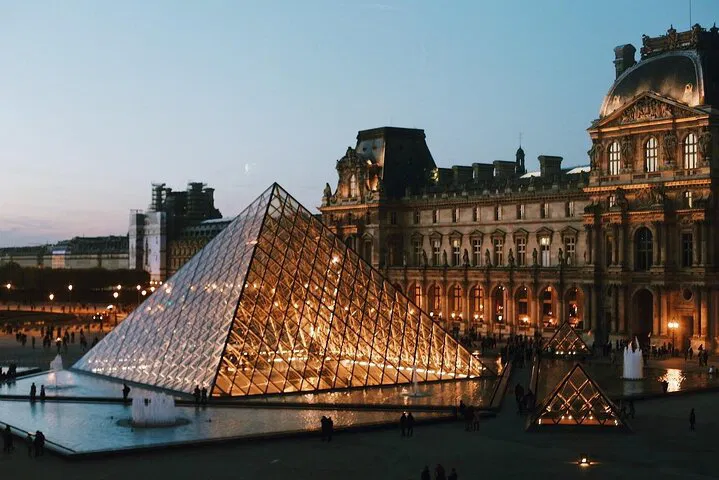 Skip the Line: Louvre Museum Priority Access to Mona Lisa