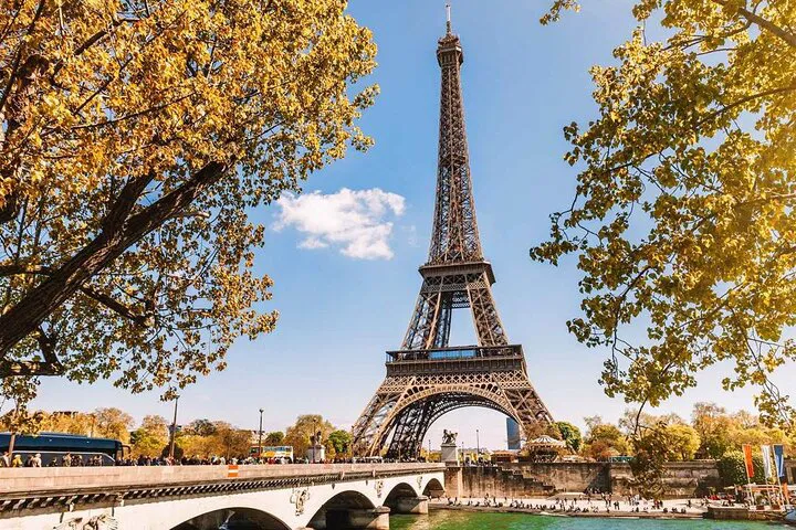 Uncover Eiffel Tower Secrets: A Captivating Audio Adventure