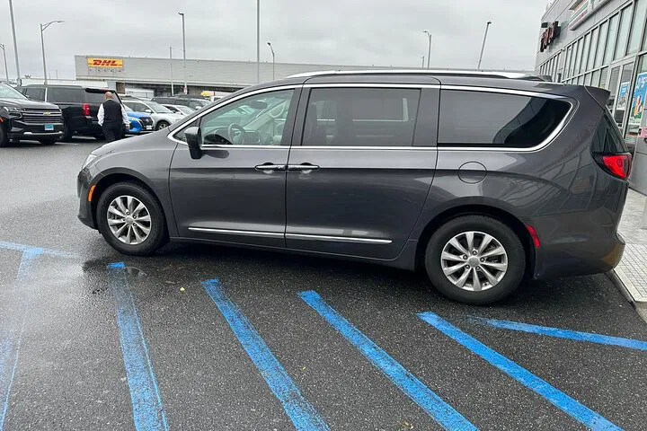 Seamless Brooklyn Port Transfer: LGA Airport Private Ride