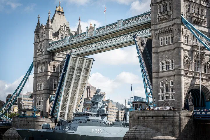 Tower Bridge & Westminster: Private London Walking Tour