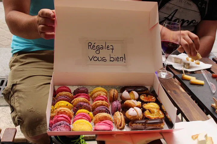 Paris Sweet Tooth Stroll: Indulge in Artisanal Delights