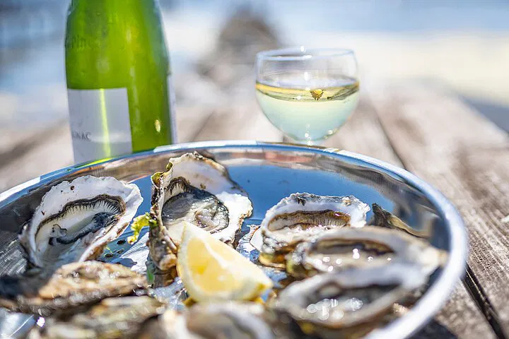 Sète's Coastal Delights: A Private Wine & Oyster Adventure