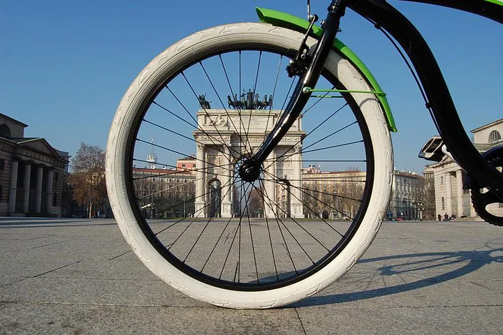 Milan Bike Tour: Pedal Through Hidden Gems