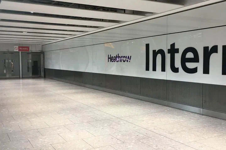 Effortless London Transfers: Heathrow to Your Doorstep (SW1-SW4)