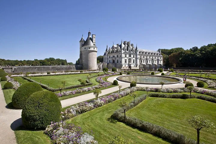 Loire Valley Castles: A Royal Private Minivan Tour from Paris