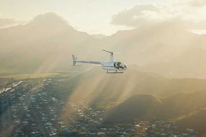 Soar Above Honolulu: Awe-Inspiring 60-Minute Helicopter Tour