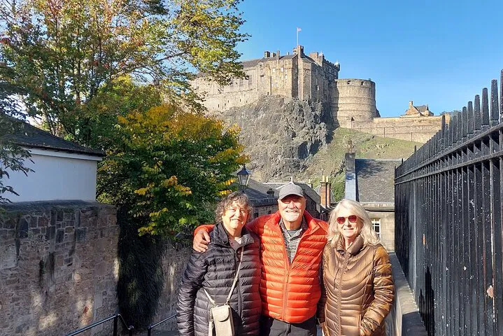 Edinburgh Gin Tour: Private Luxury Car & Tasting