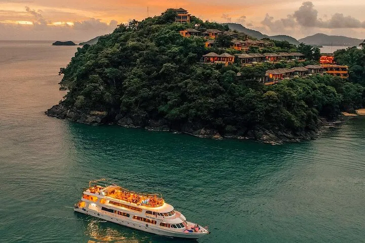 Phuket Sunset Cruise: James Bond Island Dinner & Sea Angel Magic