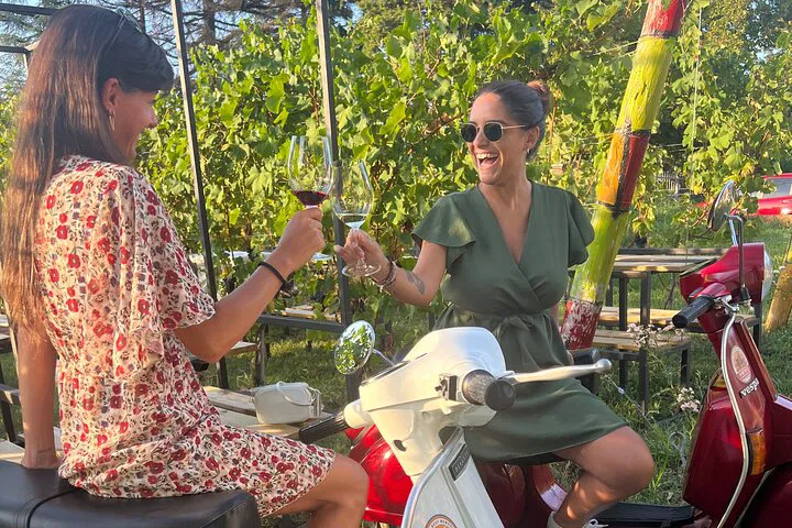 Vintage Vespa Adventure: Explore Alba's Vineyards in Style