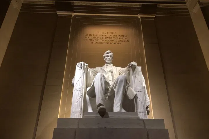 DC Night Tour: See Monuments Sparkle!