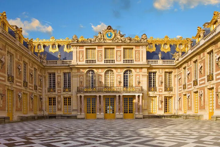 Versailles Palace Fast-Track Tour: Gardens & Trianon