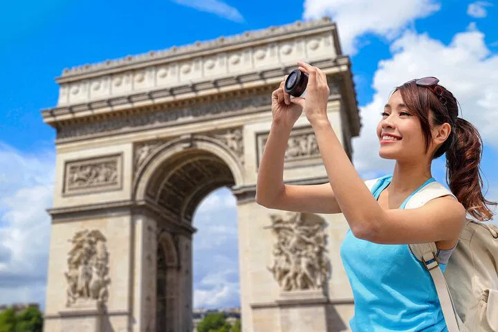 Champs-Élysées Paris Walking Tour: Audio Guide Adventure