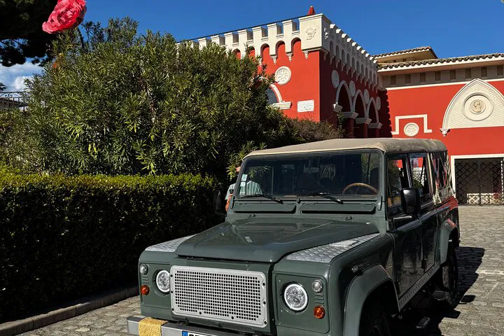 Nice Hinterland Wine Tour in Vintage Defender