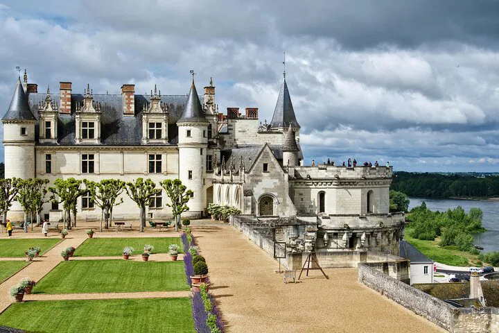 Loire Valley Fairytale: A Private Castle Tour from Paris