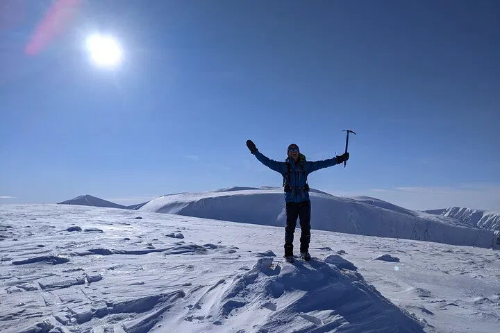 Conquer the Cairngorms: Winter Hiking Adventure for Mind & Body