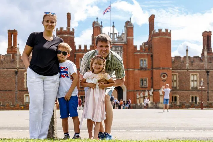 Windsor & Hampton Court: Royal Palaces Private Tour