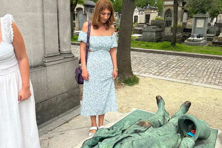 Père Lachaise Cemetery: Uncover Secrets & Celebrity Scandals