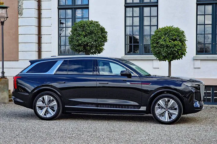 Arrive in Paris Stress-Free: Luxury Airport Transfer