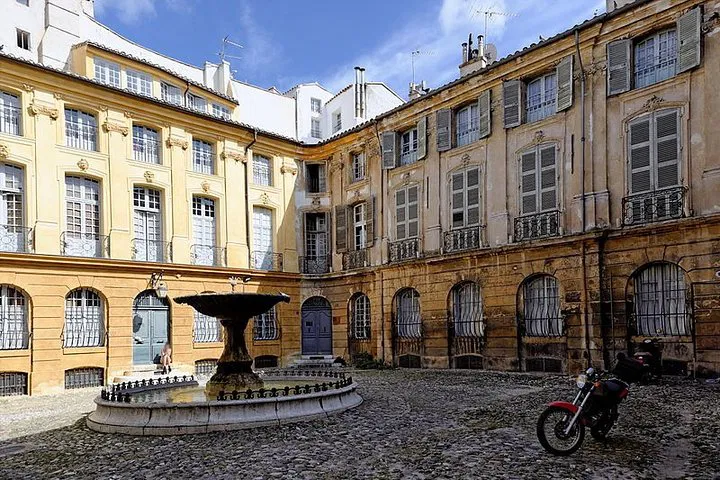 Aix-en-Provence's Echoes: History & Renewal Audio Tour
