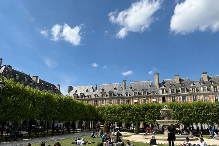 Paris Le Marais: Secret Gems & Local Stories Walking Tour