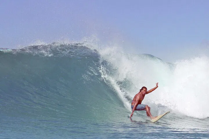Hang Loose: Private Surf Lessons in Honolulu with a Waikiki Beach Boy Legend!