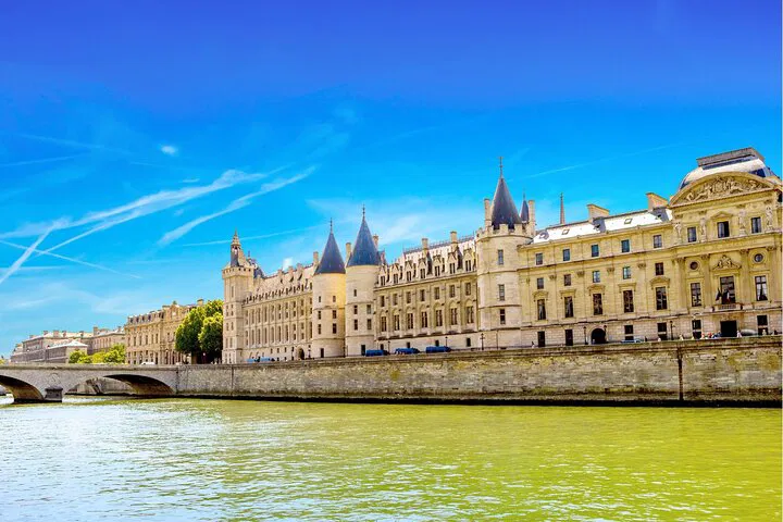 Unveiling Paris' Dark Past: Conciergerie Ticket with AR Histopad