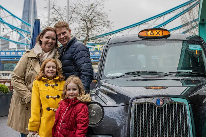 Uncover London's Hidden Gems: A Black Cab Panoramic Adventure!