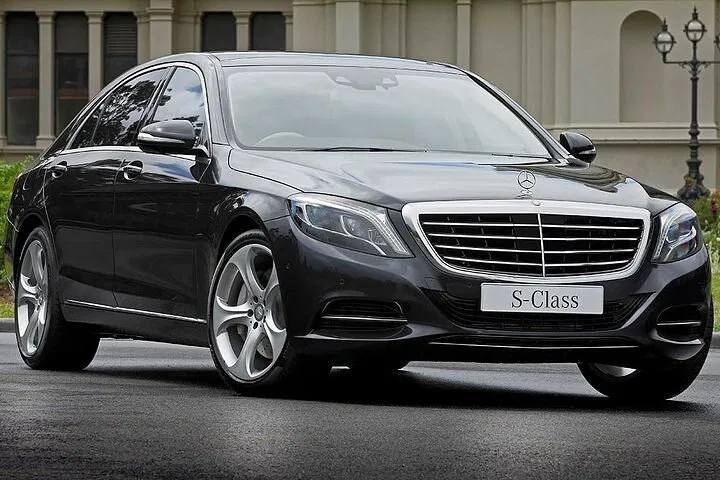 Arrive in Style: Luxury Edinburgh Airport Transfer