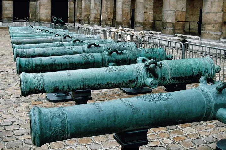 Unveiling French War History: Exclusive Guided Tour of Les Invalides Museum