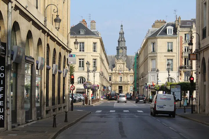 Reims Private Walking Tour: Champagne & History