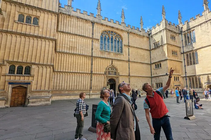 Oxford's Mandarin/Cantonese Private Walk: Discover University Secrets & Movie Magic!