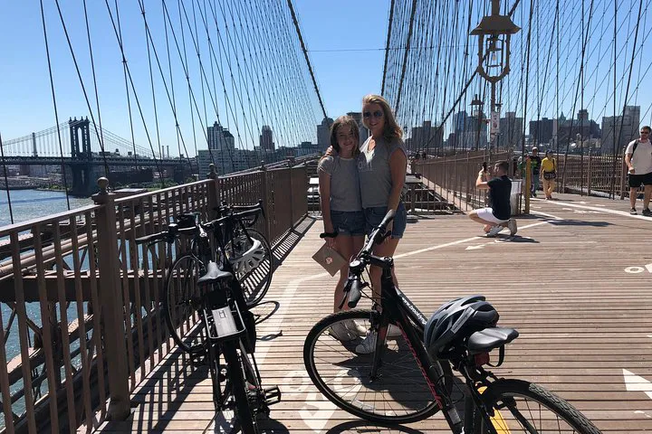 Cycle Through History: Manhattan & Brooklyn Bridge Bike Adventure!