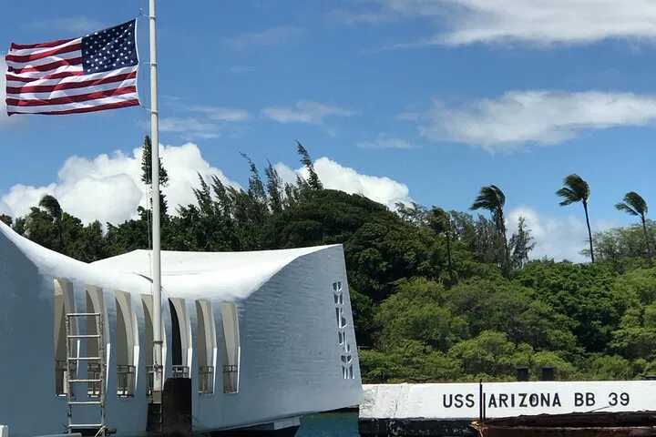 Journey Through History: Pearl Harbor & Honolulu Small-Group Exploration