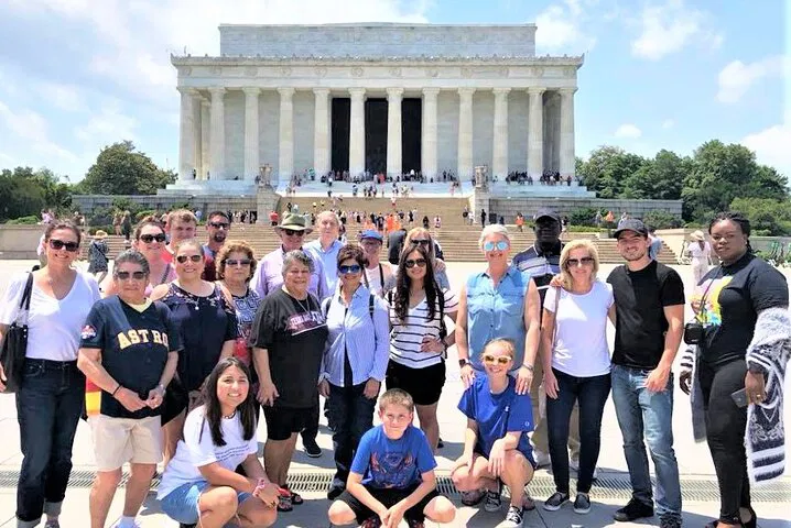 DC's Cherry Blossoms & Monuments: An Unforgettable Tour