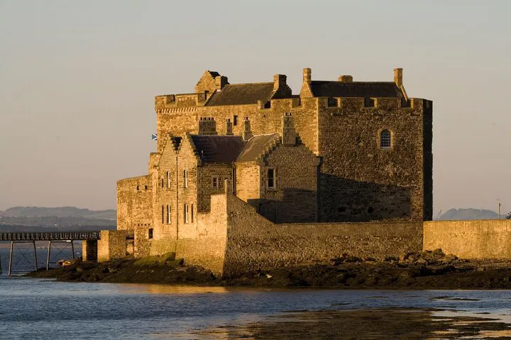 Step into 'Outlander': A Magical Castle & Village Day Tour from Edinburgh