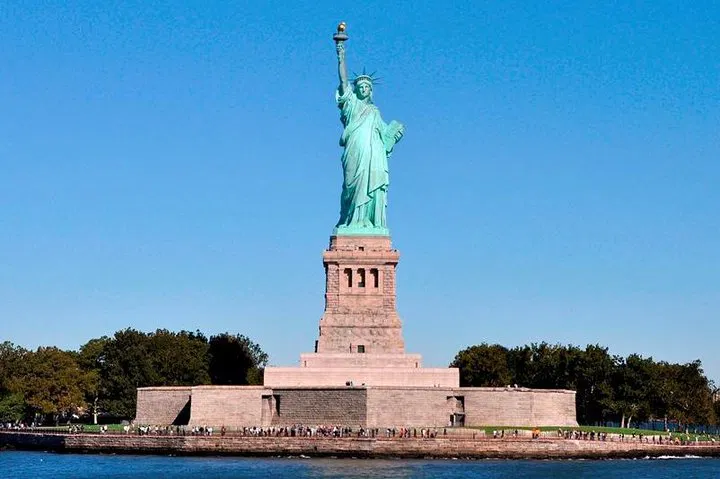 Statue of Liberty View: Lower Manhattan Tour